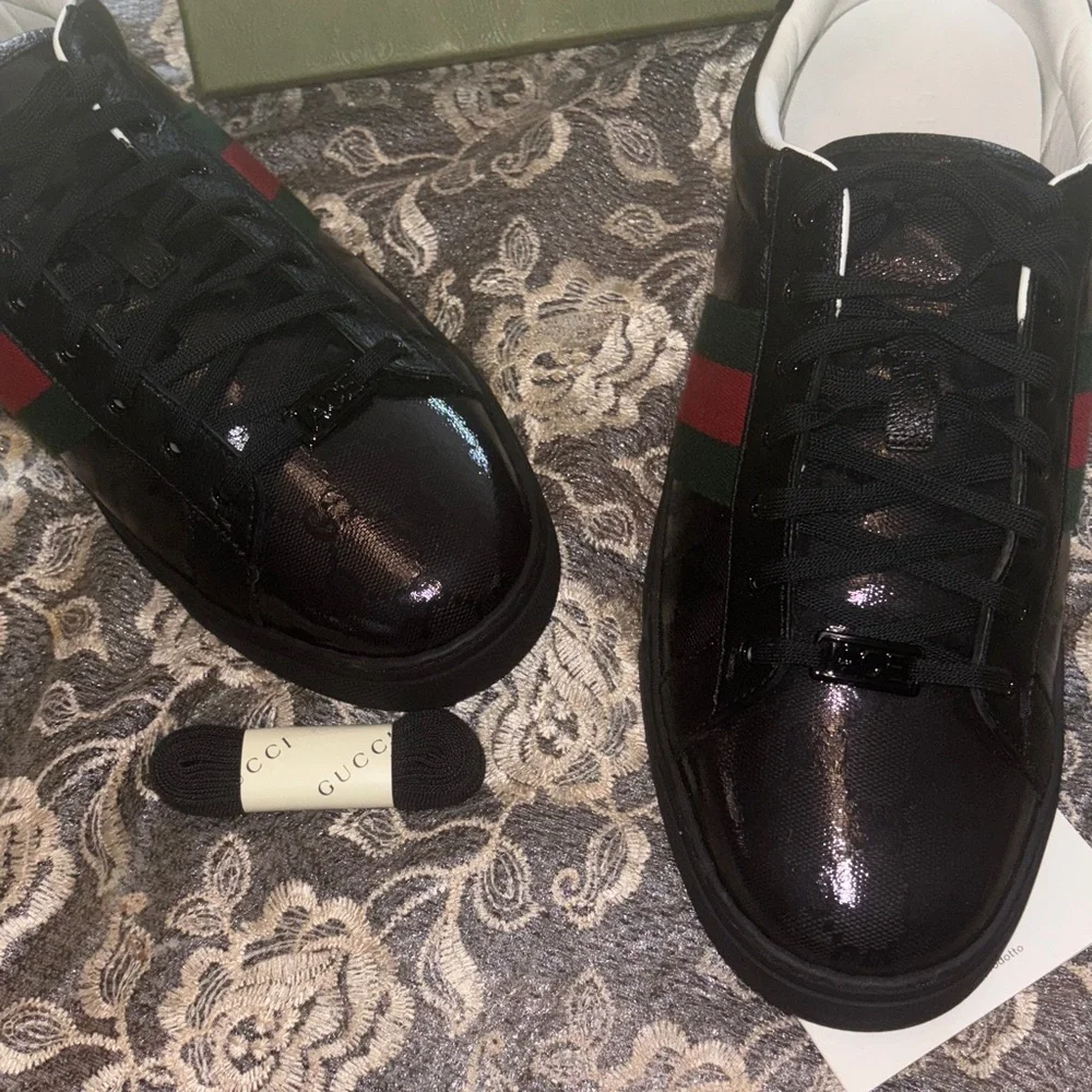Gucci Black Leather Sneakers with Red and Green Accents. Accepting all offers! - Picture 9 of 10